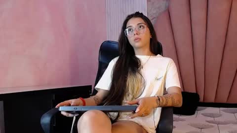 Snapshot of kyomi_hunt chatting on June 4, 2026, 4:18 am kyomi_hunt online show from June 4, 2026, 4:18 am