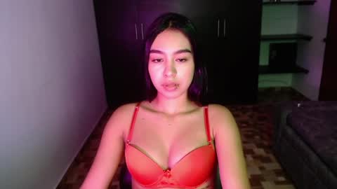 Snapshot of kyra_fox_ chatting on March 26, 2026, 1:06 pm Kyra online show from March 26, 2026, 1:06 pm