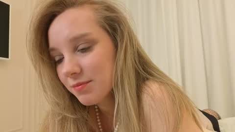 Snapshot of l1n4luv chatting on December 21, 2025, 9:33 pm lina online show from December 21, 2025, 9:33 pm