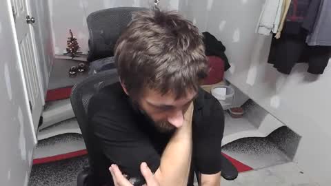 l1v1nth3dr3am online show from November 15, 2025, 4:32 am