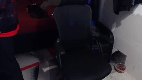 Snapshot of l1v1nth3dr3am chatting on January 18, 2026, 8:34 pm l1v1nth3dr3am online show from January 18, 2026, 8:34 pm