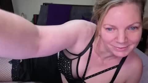 Snapshot of l4dyc4pricorn76 chatting on February 12, 2026, 11:27 am l4dyc4pricorn76 online show from February 12, 2026, 11:27 am