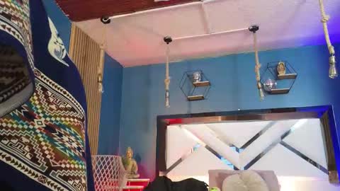 Cris  online show from November 8, 2025, 11:10 am