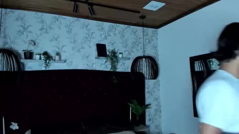 labrinthteasing online show from November 16, 2025, 12:00 pm