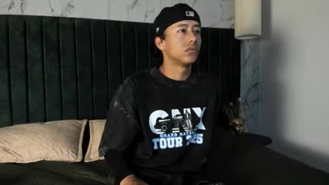 labrinthteasing online show from November 18, 2025, 12:20 pm