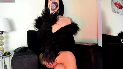 lace_victoria online show from May 19, 2026, 2:07 am