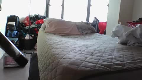 lachickadelbronx online show from January 3, 2025, 7:29 pm