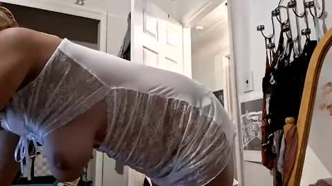 lacybell online show from April 14, 2026, 5:13 am