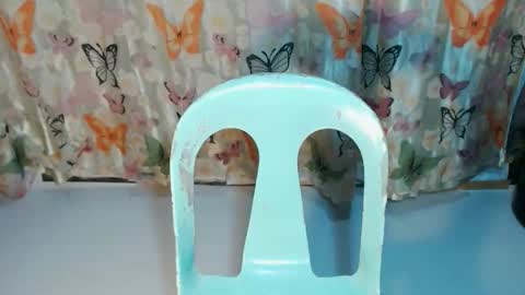 ladiekissesex online show from December 2, 2025, 9:43 pm