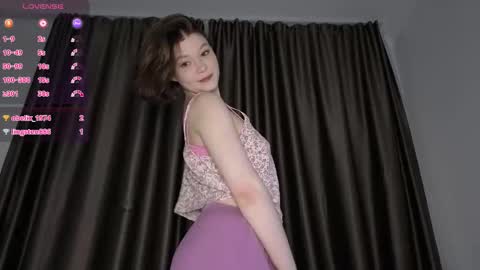lady_birdd online show from February 1, 2026, 2:37 pm