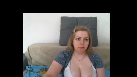 lady cute cat29 online show from May 18, 2026, 6:08 am