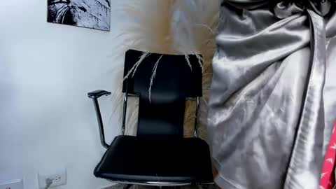 LADY  online show from January 25, 2025, 5:07 am