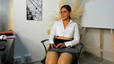 LADY  online show from February 7, 2025, 1:47 am