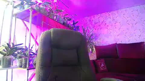 Lady Gloria online show from November 27, 2025, 6:59 am