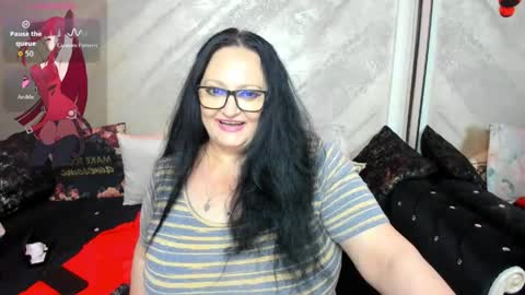 lady lauren online show from May 13, 2026, 4:10 am