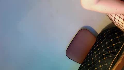 Ella online show from November 19, 2025, 1:11 pm