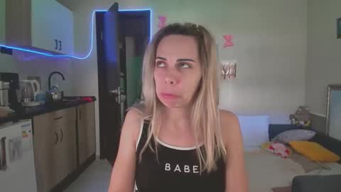 lady_smile69 online show from September 18, 2025, 12:40 pm