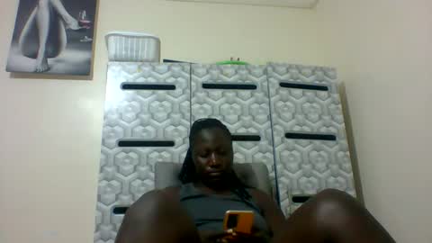 lindah32 online show from January 6, 2025, 6:52 pm