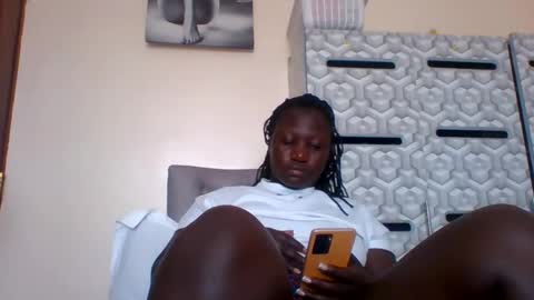 lindah32 online show from January 16, 2025, 9:27 am