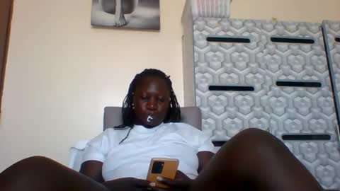 lindah32 online show from January 16, 2025, 12:31 pm