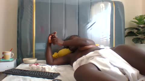 lindah32 online show from February 12, 2025, 11:40 am