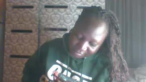 lindah32 online show from November 14, 2025, 9:35 pm