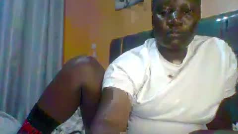 Snapshot of ladyblossoms19 chatting on June 17, 2026, 8:32 pm lindah32 online show from June 17, 2026, 8:32 pm