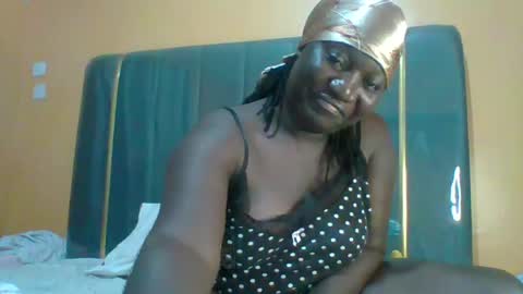 Snapshot of ladyblossoms19 chatting on June 30, 2026, 11:39 pm lindah32 online show from June 30, 2026, 11:39 pm