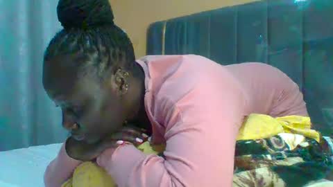 Snapshot of ladyblossoms19 chatting on July 17, 2026, 12:06 am lindah32 online show from July 17, 2026, 12:06 am