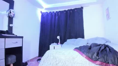  Lady  online show from November 15, 2025, 1:58 am