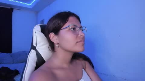  Lady  online show from November 21, 2025, 2:32 am