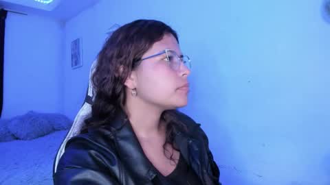  Lady  online show from November 25, 2025, 2:22 am