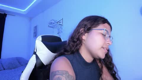  Lady  online show from December 1, 2025, 2:16 am