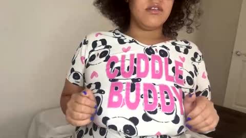 Snapshot of ladycinnabon chatting on December 4, 2024, 5:33 pm Stephanie online show from December 4, 2024, 5:33 pm