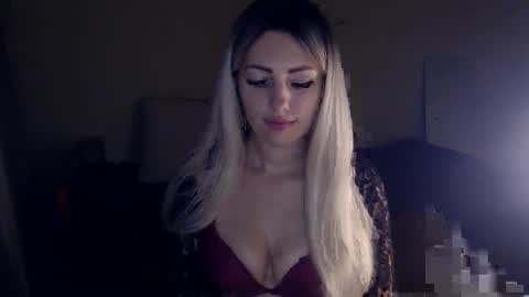 Snapshot of ladymoonlight8 chatting on December 27, 2024, 1:28 pm Monika online show from December 27, 2024, 1:28 pm