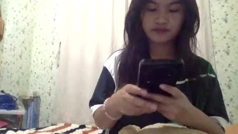 Snapshot of ladypetite11 chatting on February 27, 2026, 2:00 am ladypetite11 online show from February 27, 2026, 2:00 am