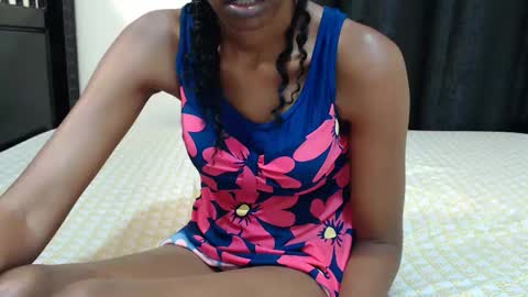 ladyqeeen online show from April 15, 2026, 7:58 pm