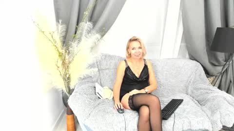 ladysexyx online show from October 21, 2025, 2:40 pm