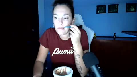 ladysusurros online show from October 26, 2025, 2:17 am