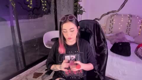 Lady  online show from November 11, 2025, 5:07 am