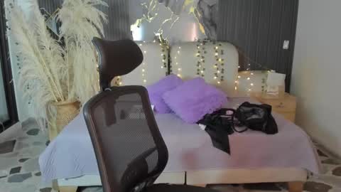 Lady  online show from February 20, 2026, 4:53 am