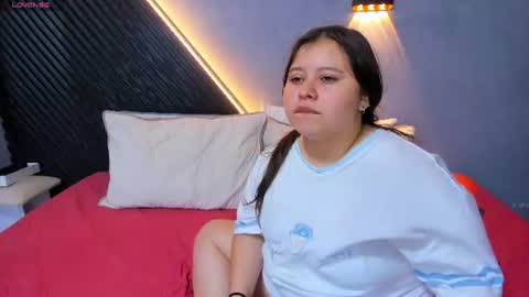 Snapshot of laia_and_aloby chatting on June 17, 2026, 12:02 am online show from June 17, 2026, 12:02 am
