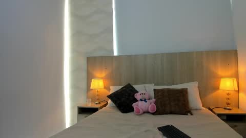 Snapshot of laia_cruz chatting on October 30, 2025, 7:14 pm Laia Cruz online show from October 30, 2025, 7:14 pm