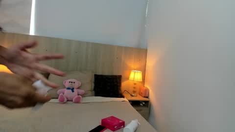 Snapshot of laia_cruz chatting on December 17, 2025, 7:20 pm Laia Cruz online show from December 17, 2025, 7:20 pm