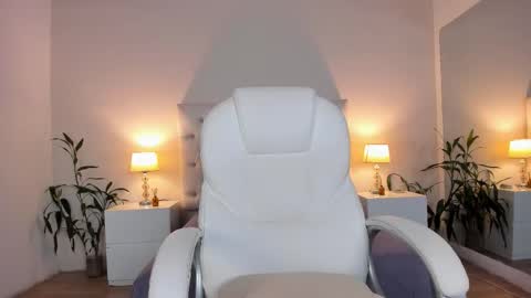 Laia  online show from March 9, 2026, 3:38 pm