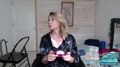 Snapshot of lailagetsnaked chatting on February 8, 2025, 9:46 pm Laila Delight Goddess of Light online show from February 8, 2025, 9:46 pm