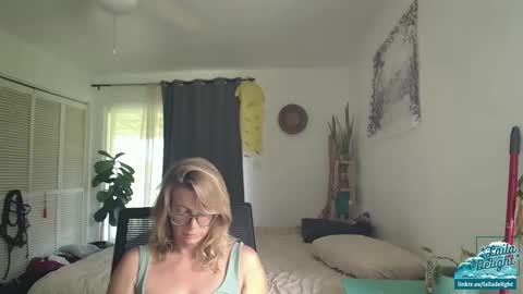 Snapshot of lailagetsnaked chatting on October 14, 2025, 10:54 pm Laila Delight Goddess of Light online show from October 14, 2025, 10:54 pm