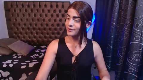 Camila online show from April 6, 2026, 9:49 pm