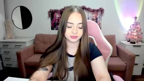 Kira online show from December 17, 2025, 7:20 pm