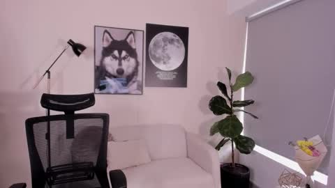 Laira online show from November 29, 2025, 9:40 pm